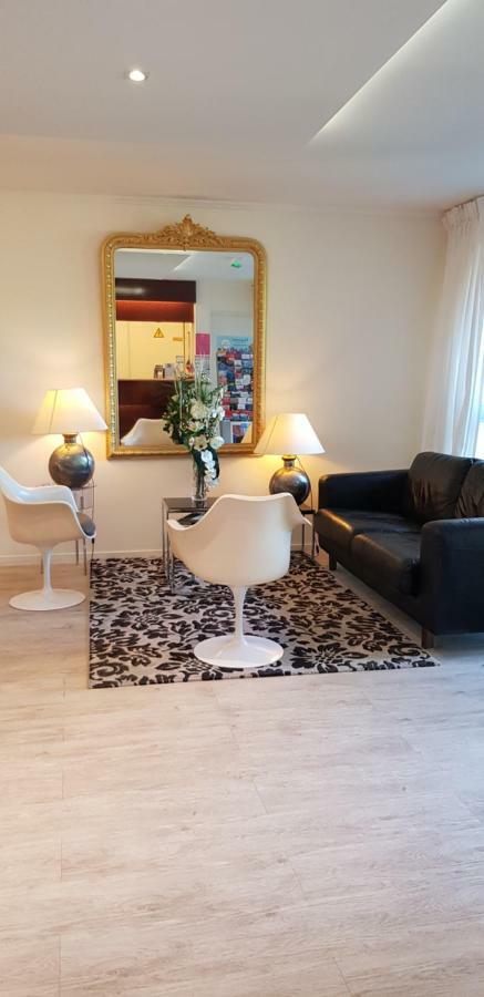 Hotel Le Galoubet Villeneuve-Loubet Ngoại thất bức ảnh